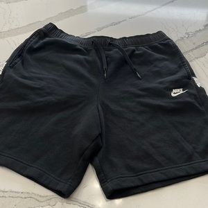Nike fleece Mens Shorts 8 inch inseam. Pockets.